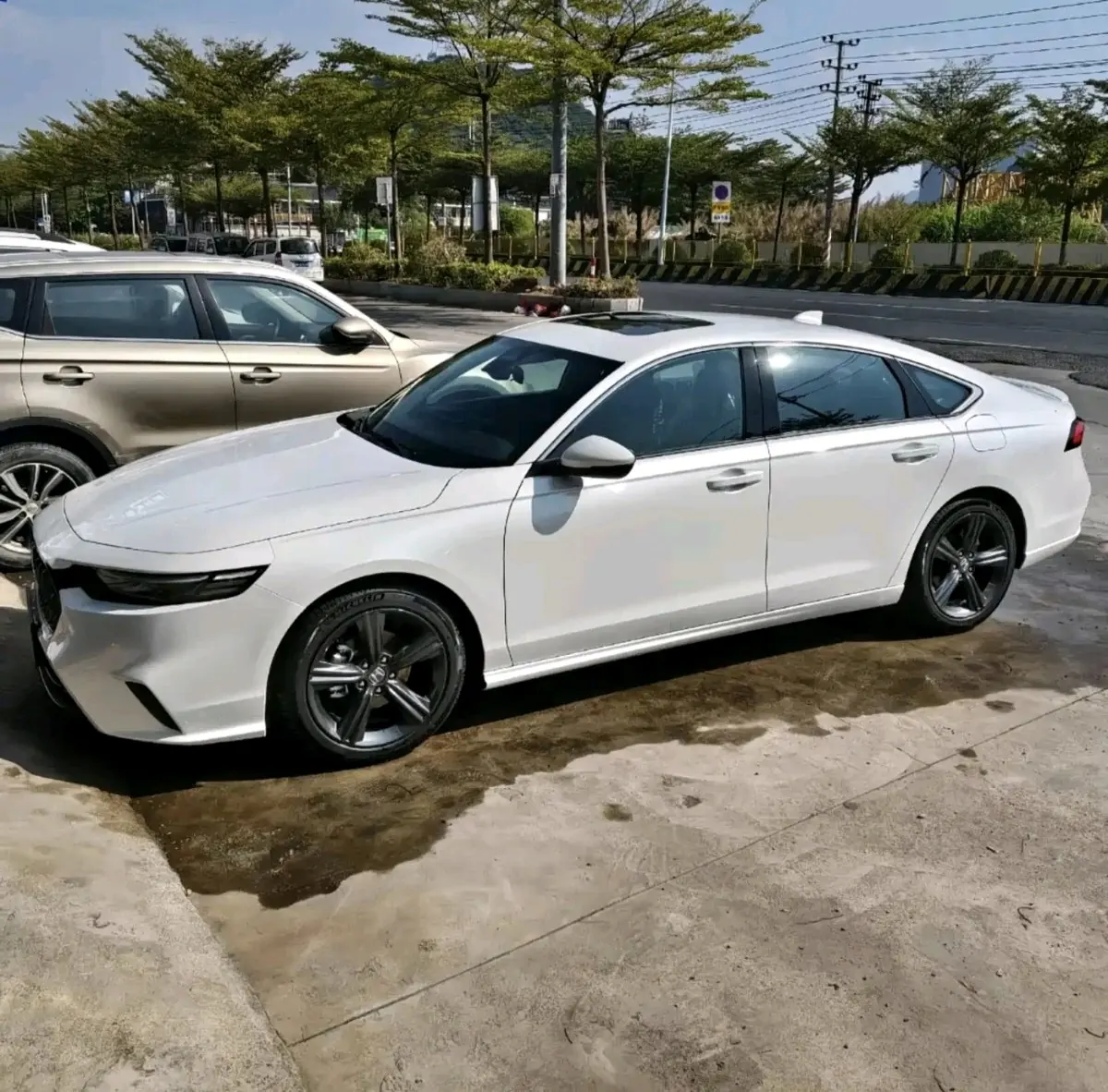 Honda 2025 INSPIRE (Yingshi Pai) 1.5T Stepless 260TURBO Elite Automatic Gear - View 1