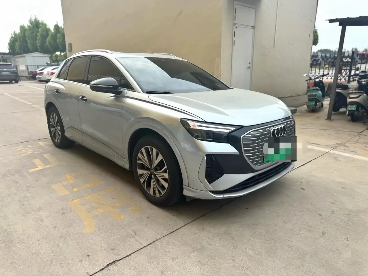 Audi 2024 Q4 e-tron 40 Creation Edition Automatic Gear 3