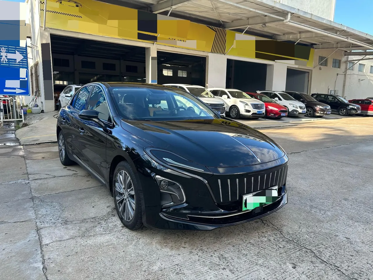 HongQi 2022 E-QM 5 431km Charging Enjoy Edition Automatic Gear 2