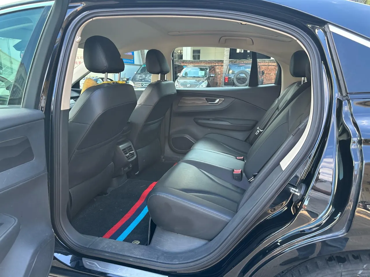 HongQi 2022 E-QM 5 431km Charging Enjoy Edition Automatic Gear 6