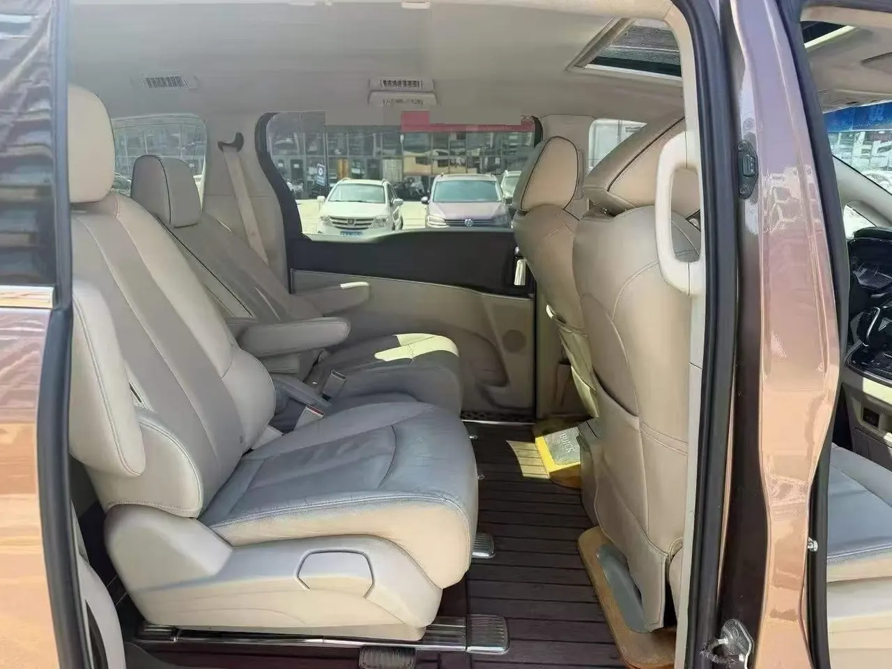 Buick 2020 GL8 Land Business Class 2.0T 652T Luxury Automatic Gear 9