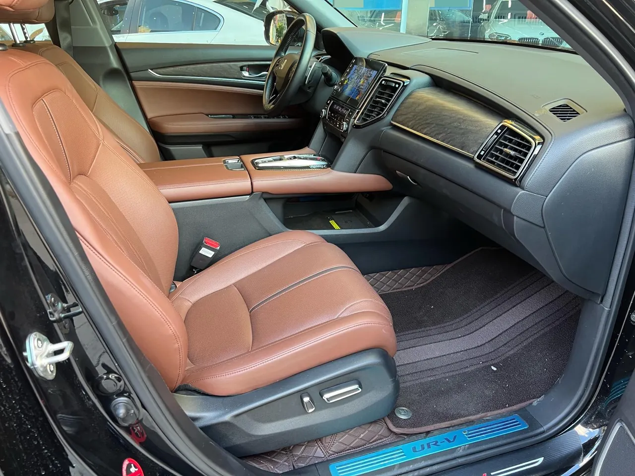 Honda 2020 UR-V 2.0T 370TURBO two-drive elegant version of automatic gear 6