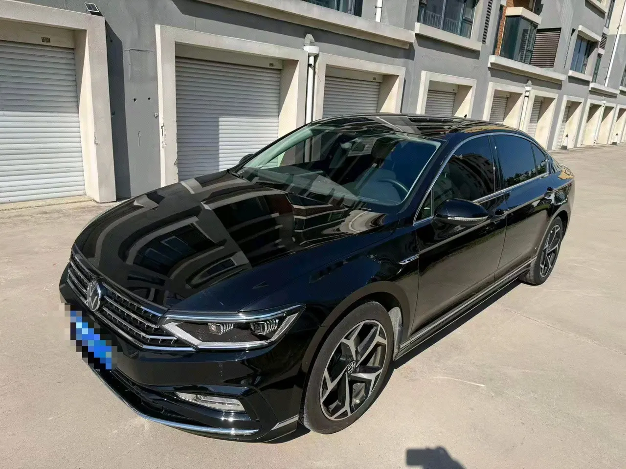 Open image lightbox: Volkswagen 2024 Magotan 2.0TSI 330TSI 2 million luxury automatic gear