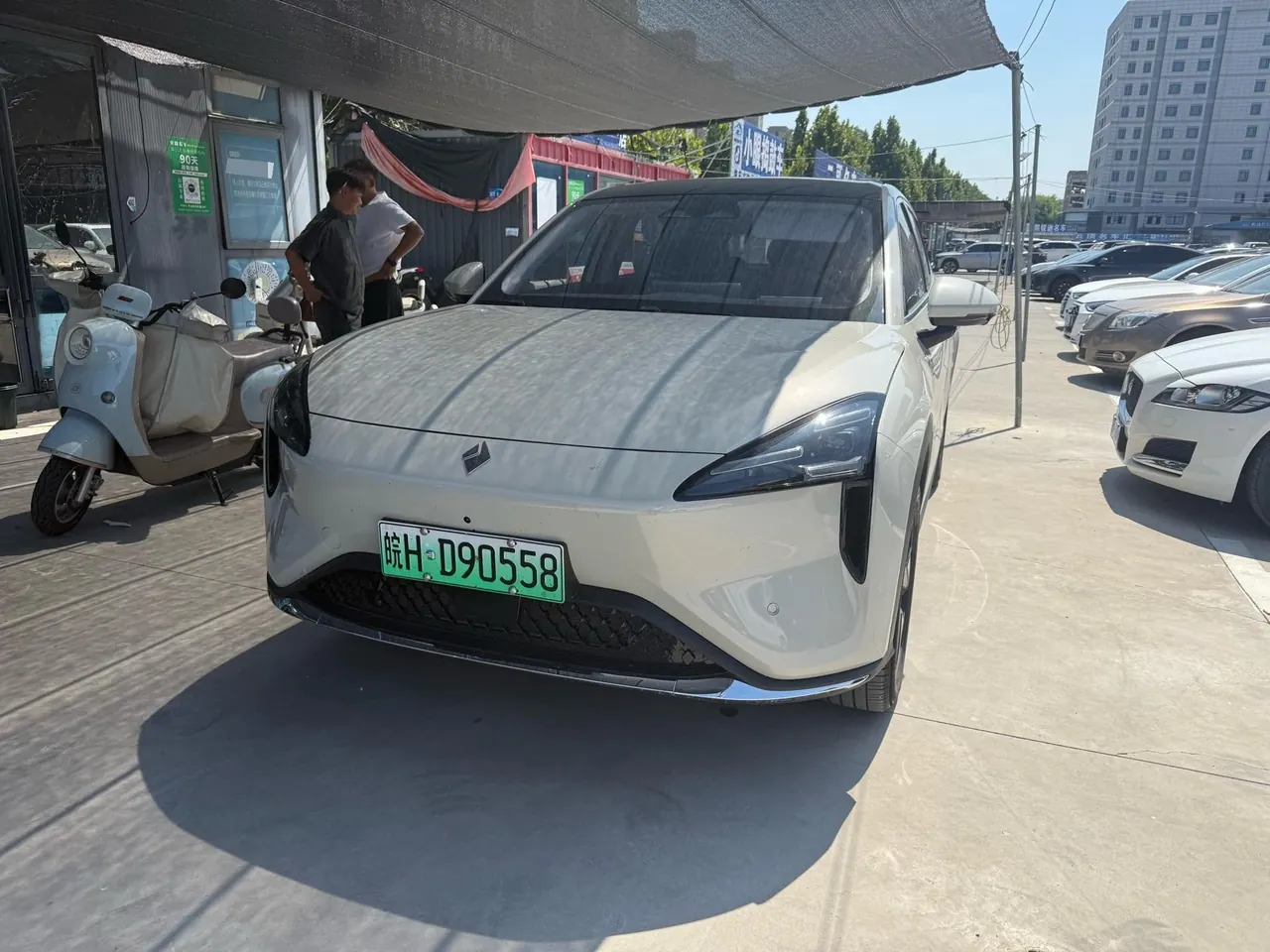 BaoJun 2024 Cloud Sea 600km Pure Electric Edition Automatic Gear - View 1