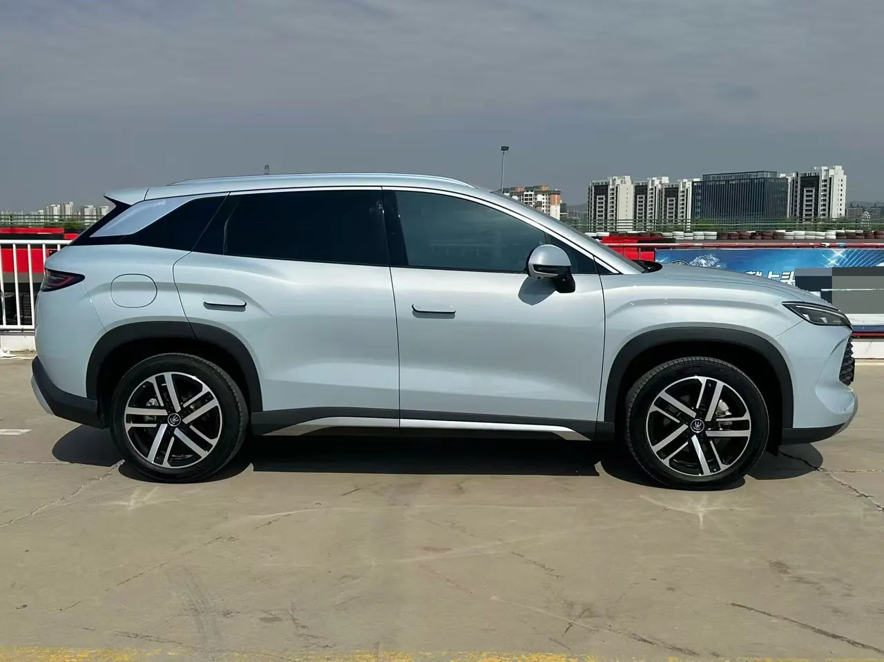 BYD 2024 Song L DM-i 1.5 Stepless 112km Leading Automatic Gear 11