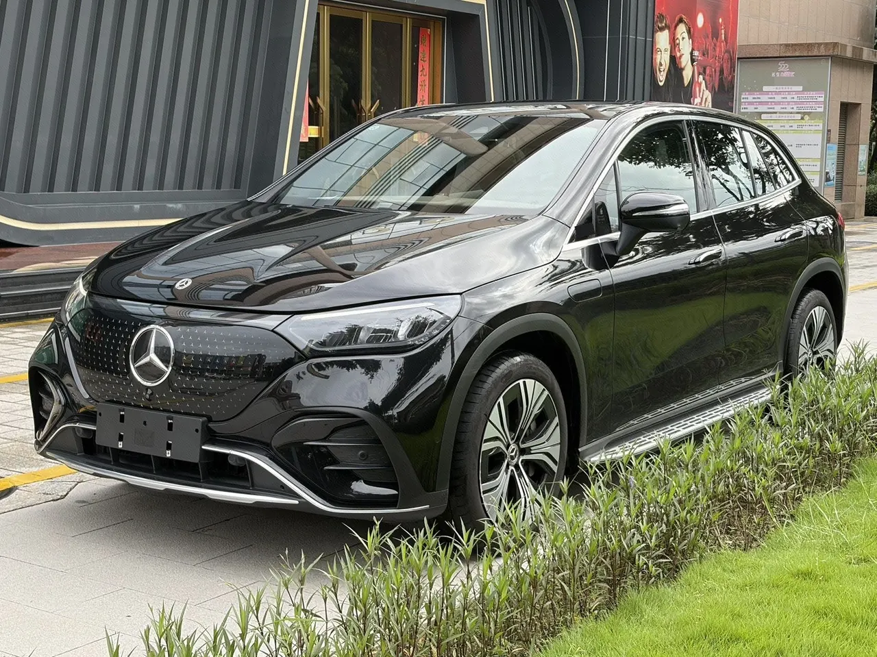 Mercedes Benz 2024 EQE SUV 500 4MATIC EQE SUV 500 4MATIC Deluxe Edition Automatic - View 1