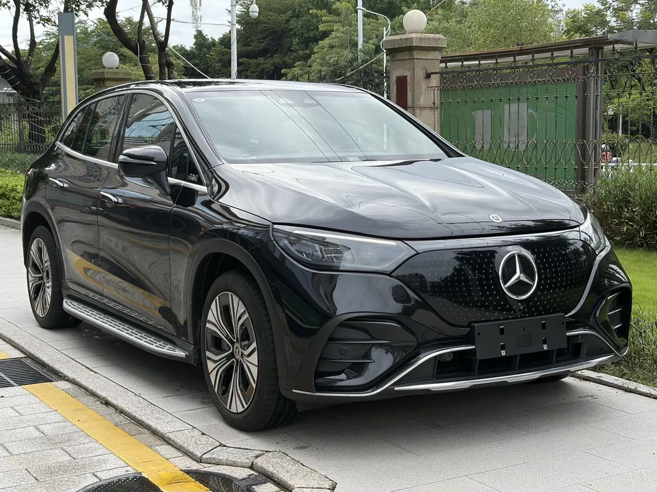 Mercedes Benz 2024 EQE SUV 500 4MATIC EQE SUV 500 4MATIC Deluxe Edition Automatic 3