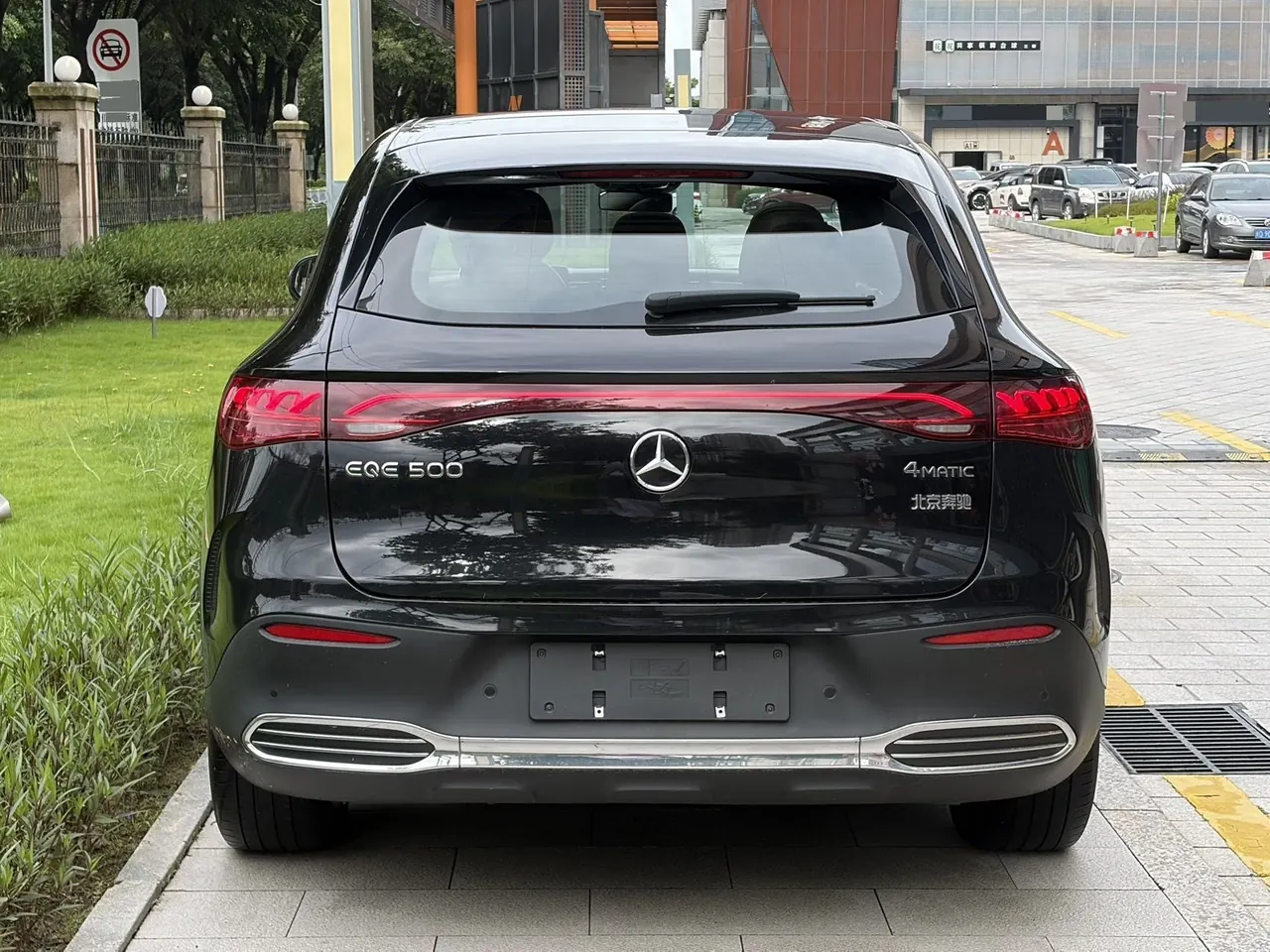 Mercedes Benz 2024 EQE SUV 500 4MATIC EQE SUV 500 4MATIC Deluxe Edition Automatic 8