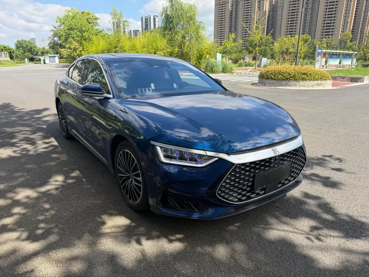 BYD 2022 Han DM-i 1.5T stepless 121KM honorable automatic gear 3