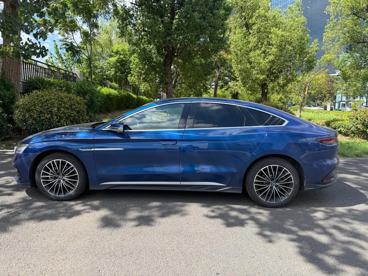 BYD 2022 Han DM-i 1.5T stepless 121KM honorable automatic gear 4