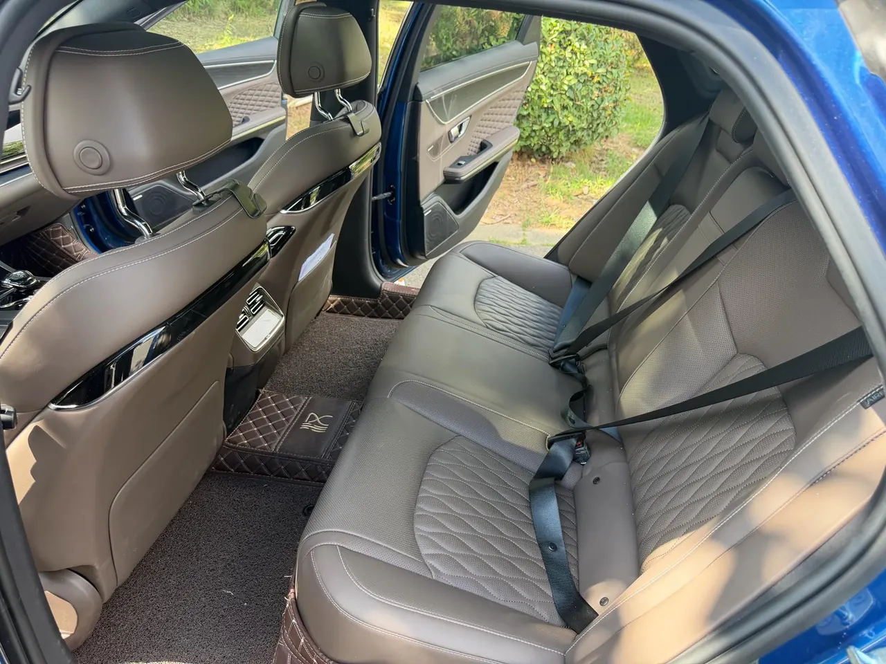 BYD 2022 Han DM-i 1.5T stepless 121KM honorable automatic gear 9