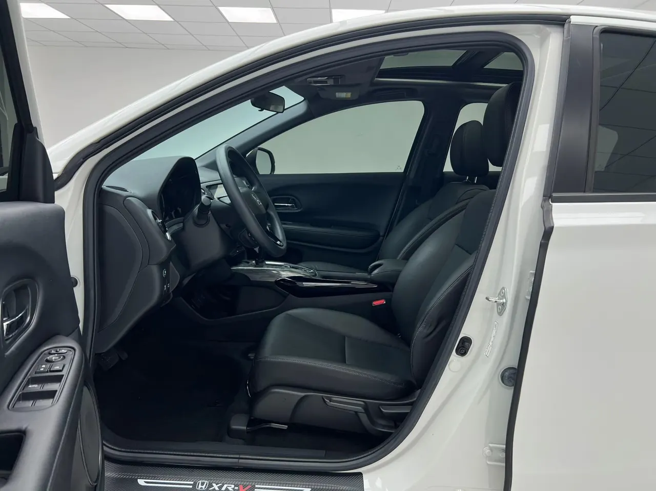 Honda 2021 XR-V 1.5 Stepless Deluxe Edition Automatic Gear 4