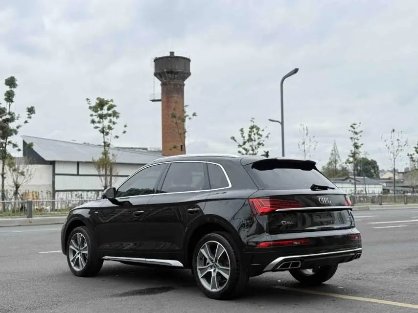 Audi 2023 Q5L 2.0TFSI 45TFSI luxury dynamic automatic transmission 9