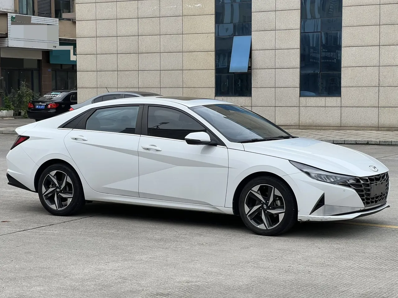 Hyundai 2022 Elantra -3-compartment 1.5 stepless LUX premium automatic gear 3
