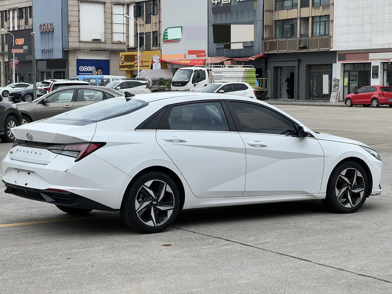 Hyundai 2022 Elantra -3-compartment 1.5 stepless LUX premium automatic gear 5