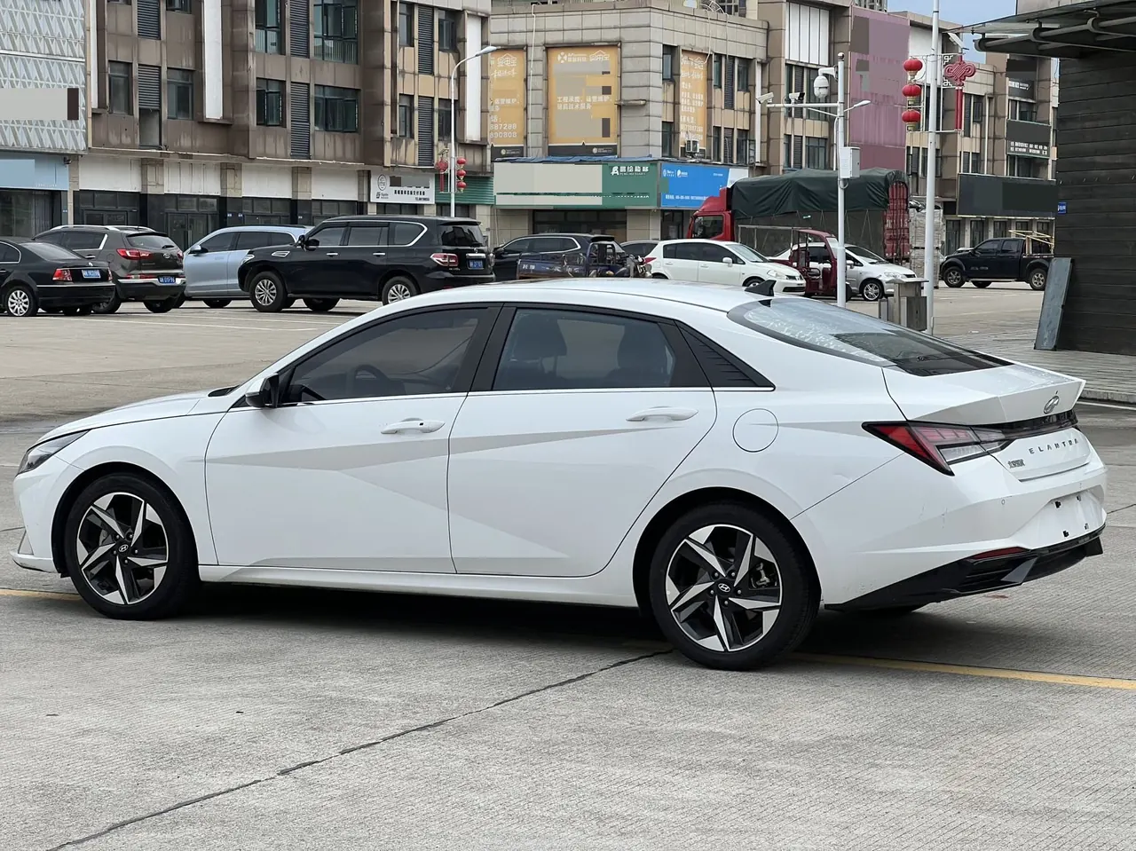 Hyundai 2022 Elantra -3-compartment 1.5 stepless LUX premium automatic gear 6