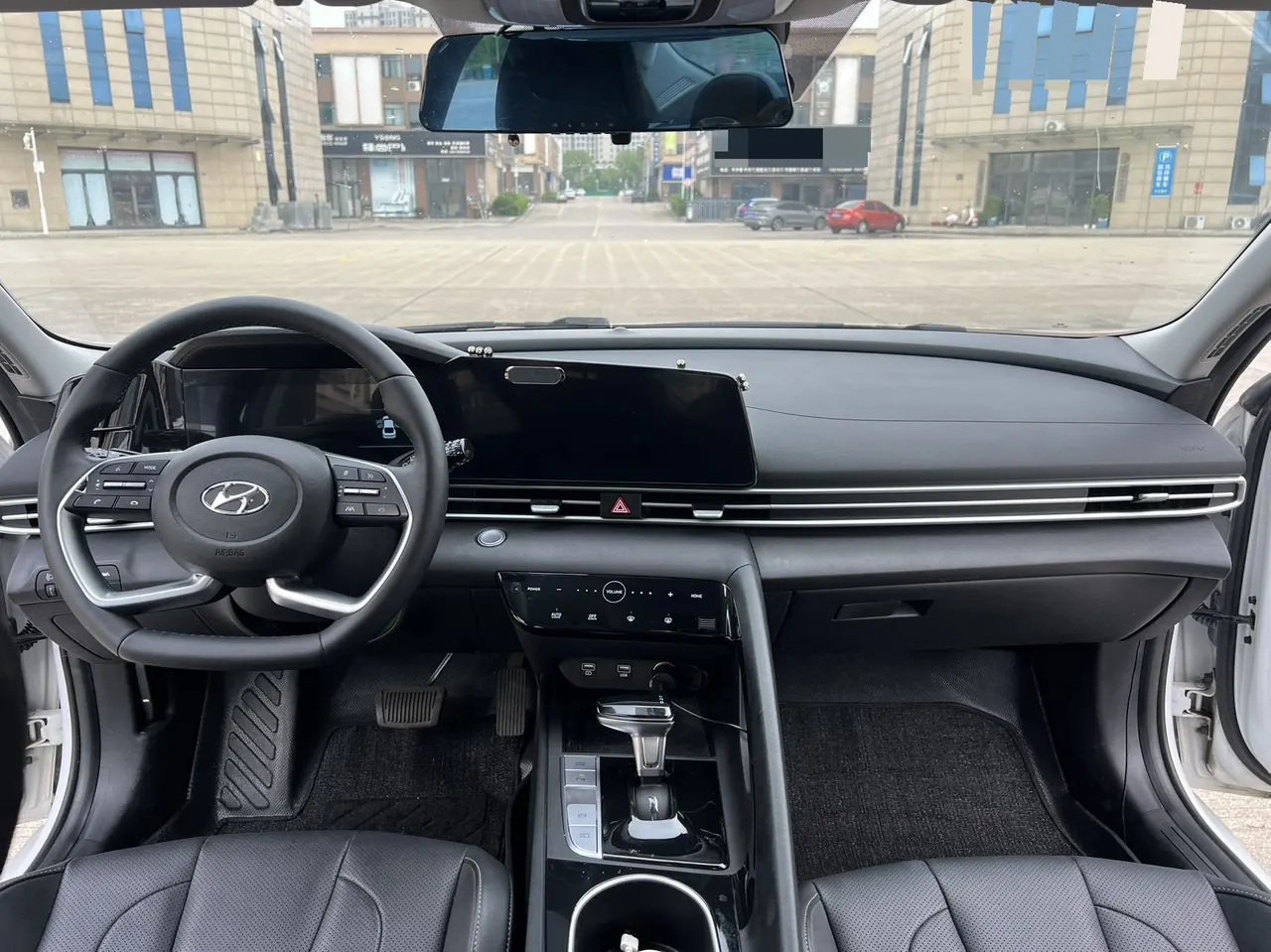 Hyundai 2022 Elantra -3-compartment 1.5 stepless LUX premium automatic gear 7