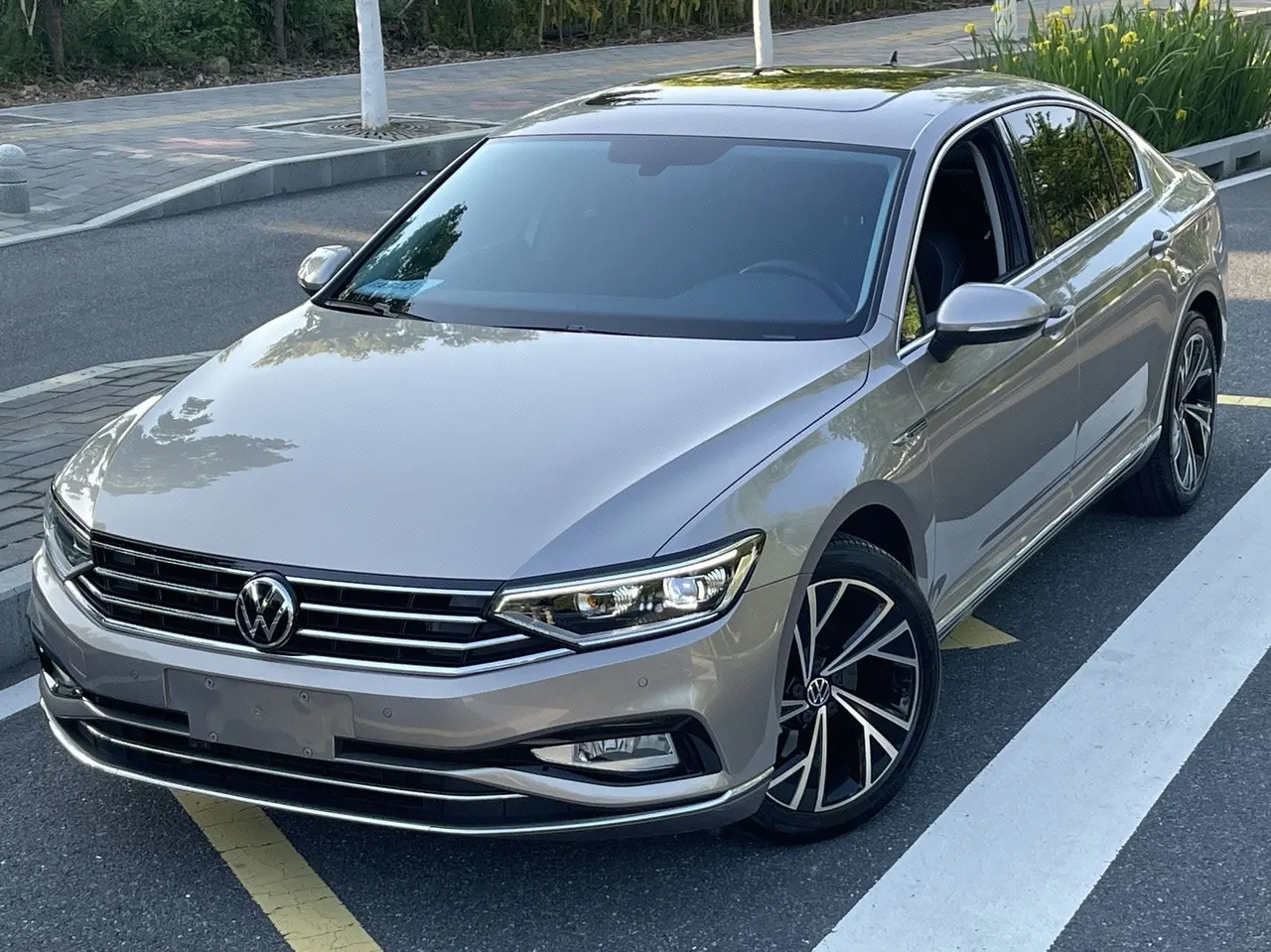 打开图片灯箱:Volkswagen 2021 Magotan 2.0TSI 330TSI 30th Anniversary Edition Automatic Gear