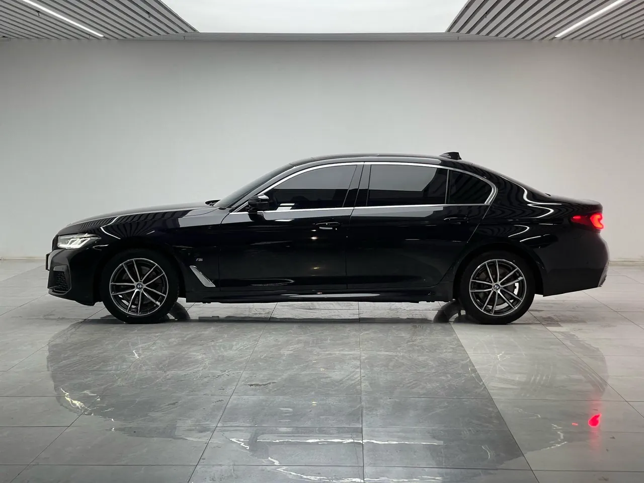 BMW 5 Series 2022 525Li 2.0T M Sports Suit (Change 2) Automatic Gear 5