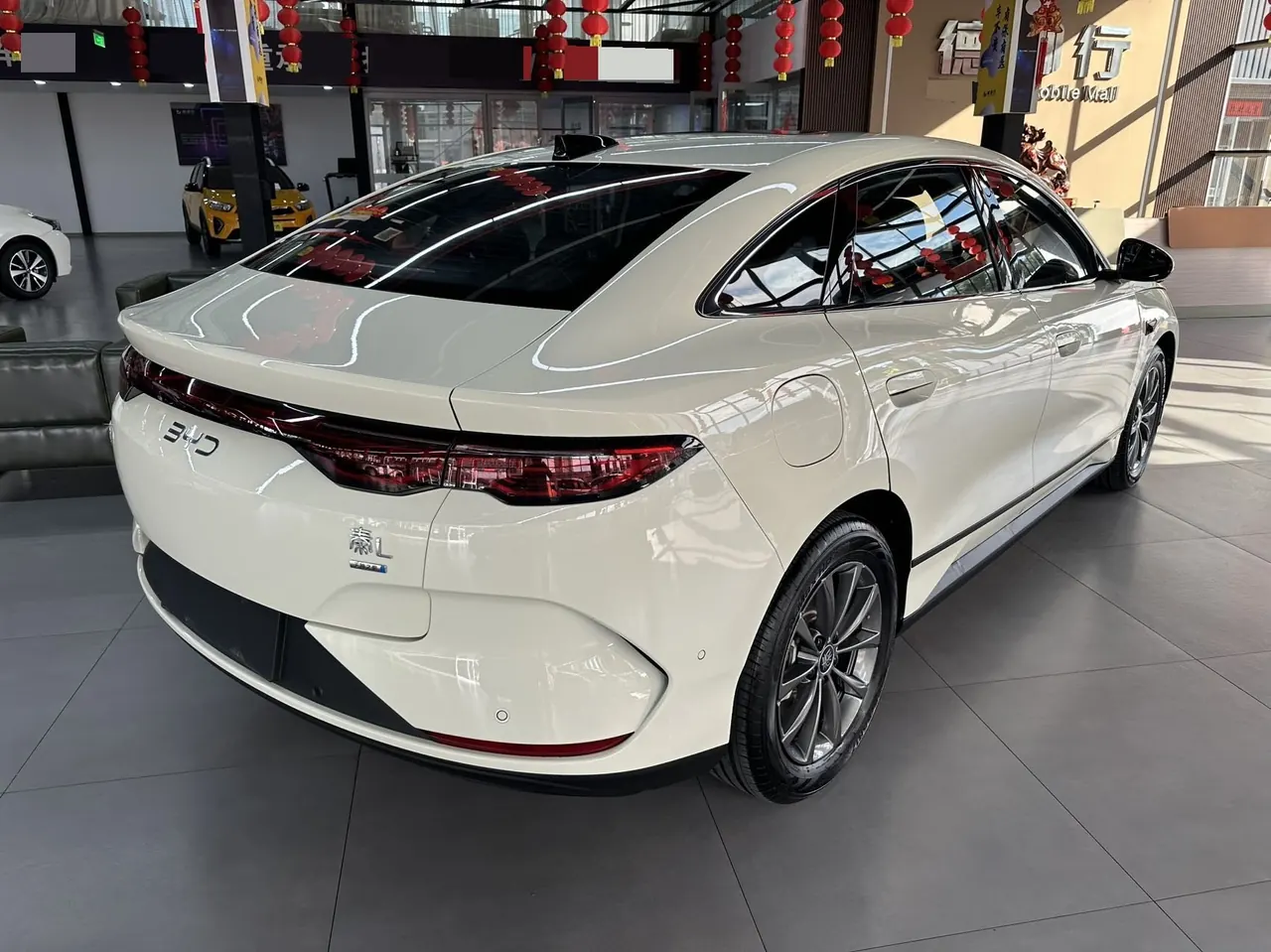 BYD 2025 Qin L EV 545KM Exceed automatic gear 4
