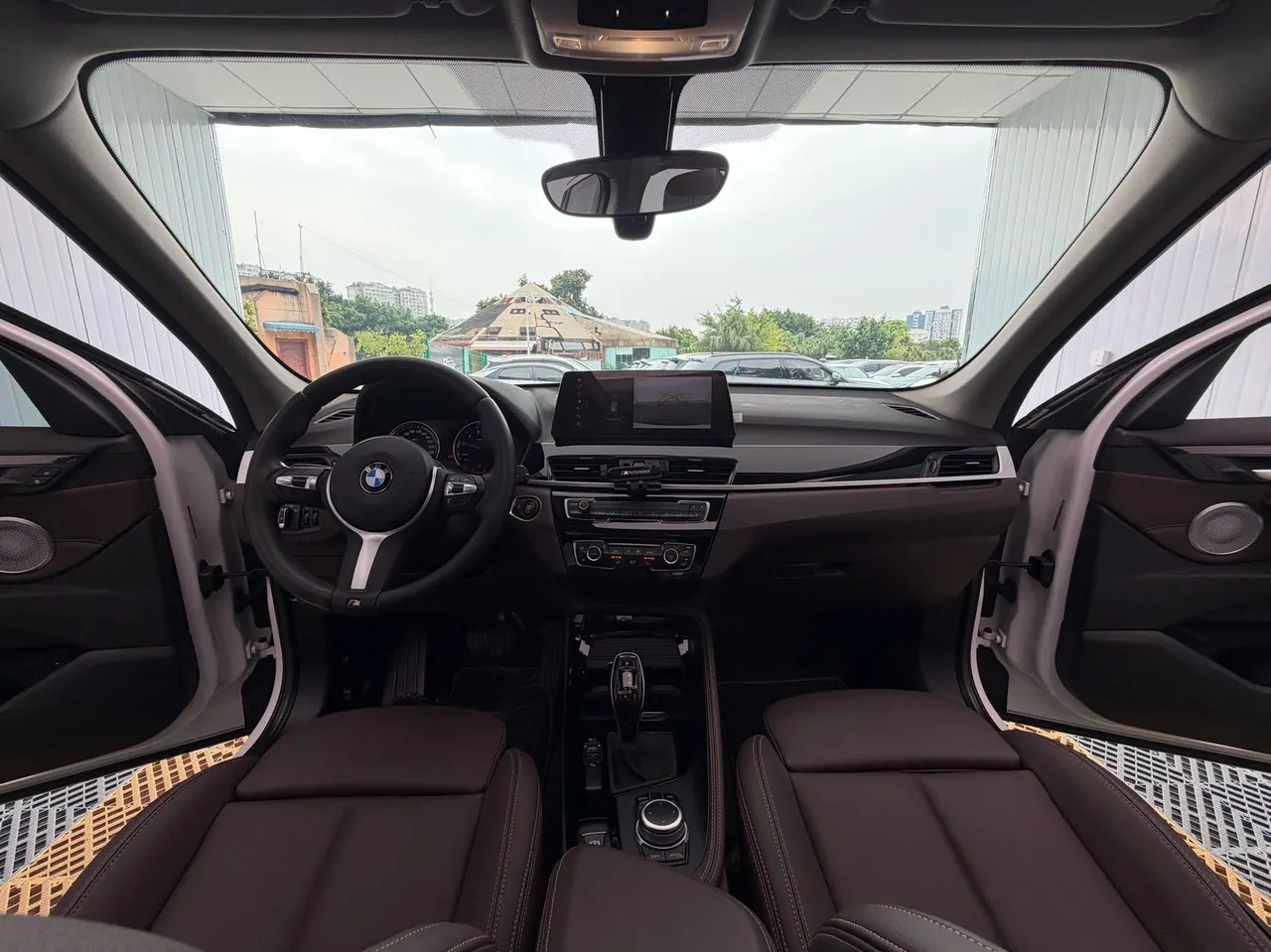 BMW 2021 X1 sDrive20Li 1.5T exclusive automatic gear 16