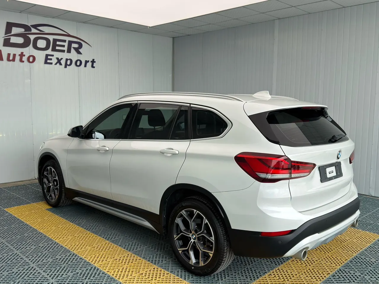 BMW 2021 X1 sDrive20Li 1.5T exclusive automatic gear 4