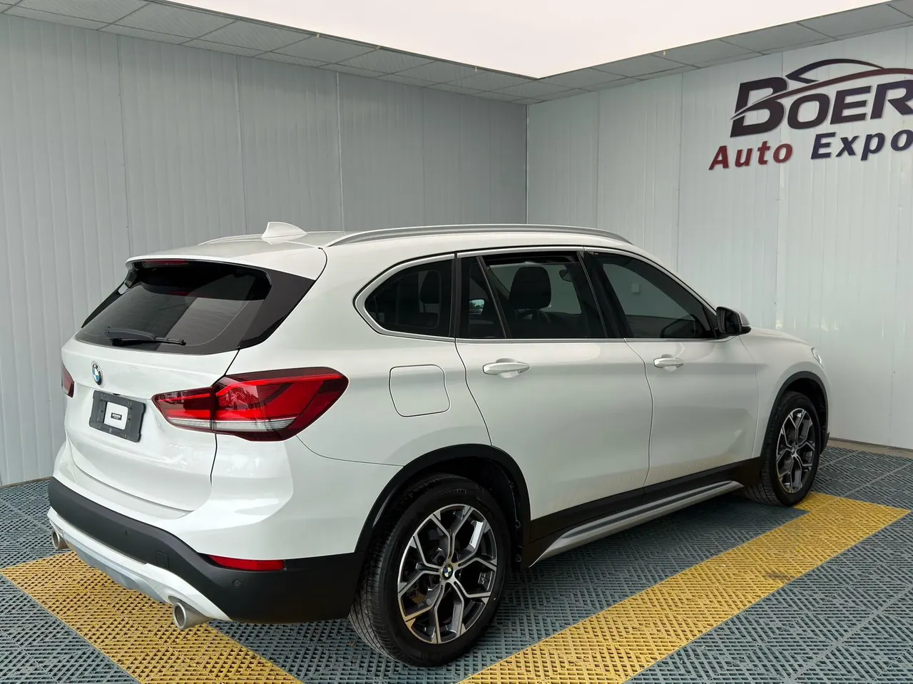 BMW 2021 X1 sDrive20Li 1.5T exclusive automatic gear 6