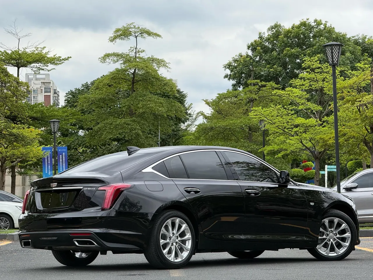 Cadillac 2023 CT5 2.0T 28T Luxury (Standard Edition) Automatic Gear 3