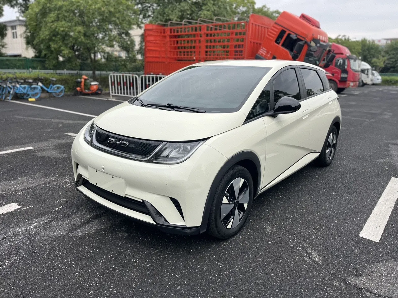 BYD 2023 Dolphins 420km Free Edition Automatic - View 1
