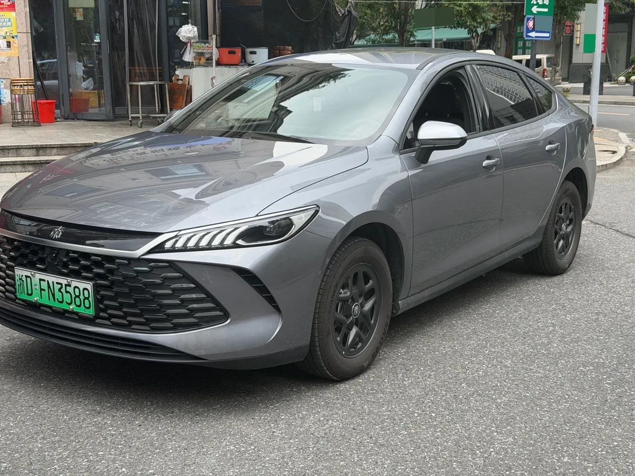 打开图片灯箱:BYD 2025 Qin PLUS DM-i 1.5 stepless smart driving version 128KM aggressive automatic gear