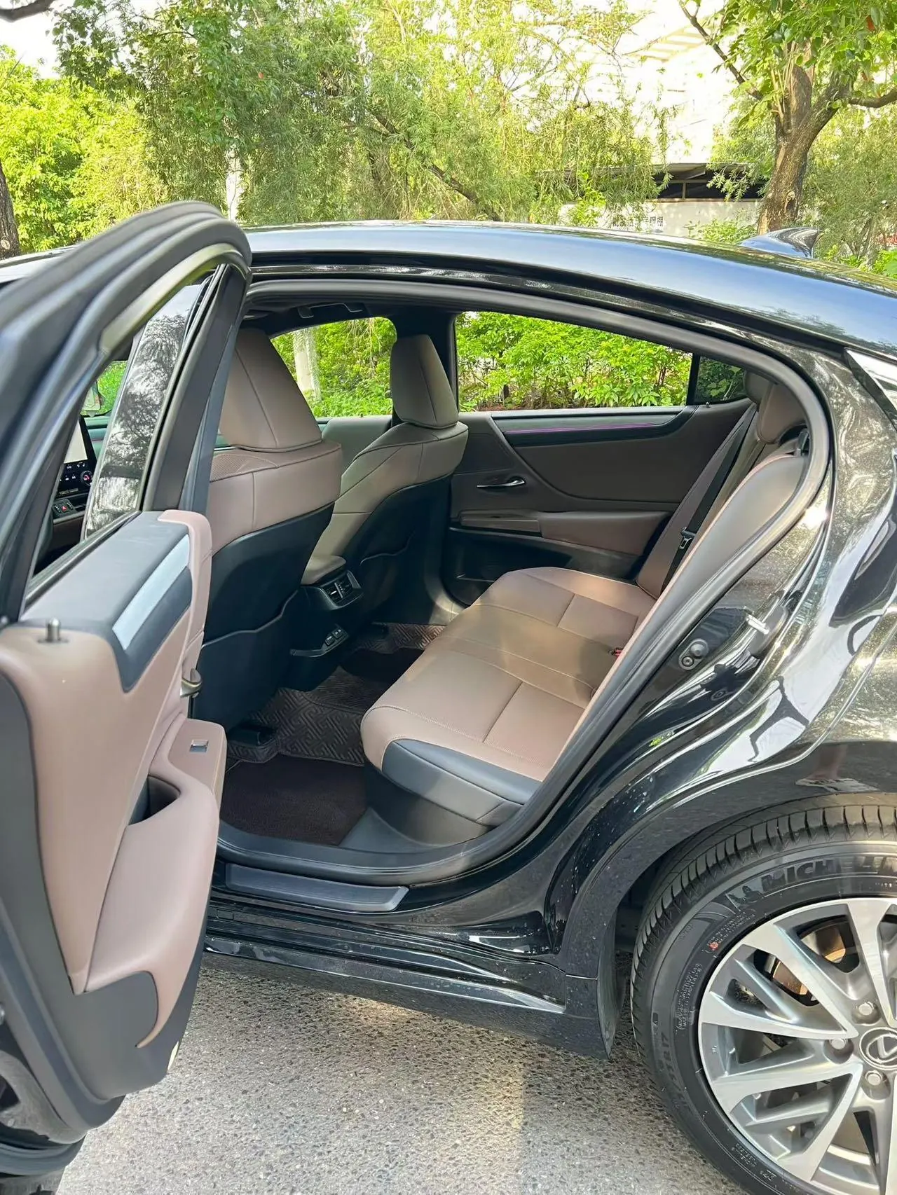 Lexus ES (Imported) 2025 ES300h 2.5 Stepless Premium Edition Automatic Gear 4