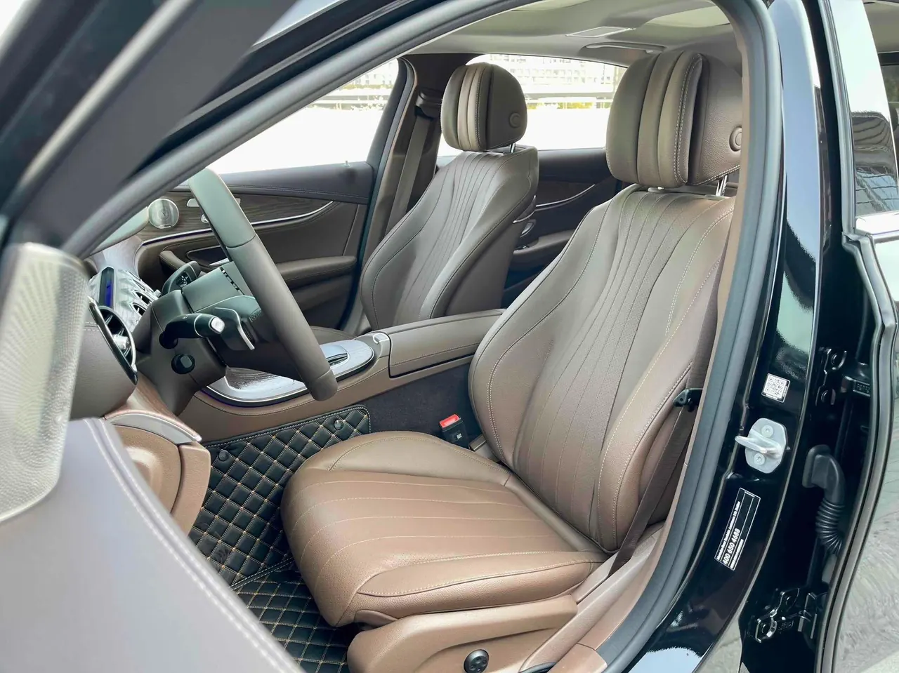 Mercedes Benz E Class 2023 E 300 L 2.0T Sports Luxury Automatic Gear 7