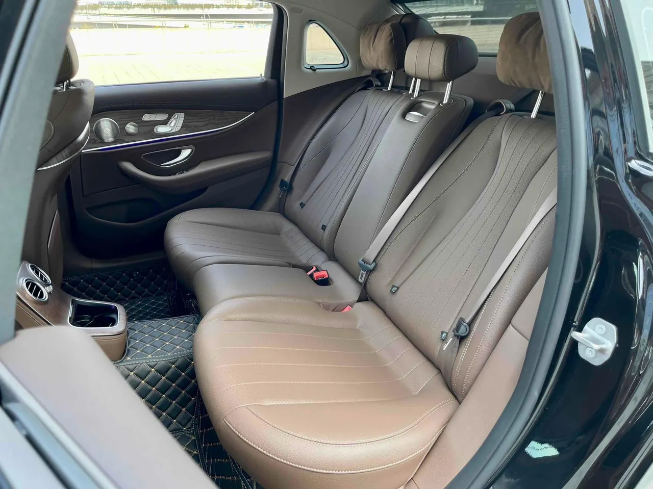Mercedes Benz E Class 2023 E 300 L 2.0T Sports Luxury Automatic Gear 9