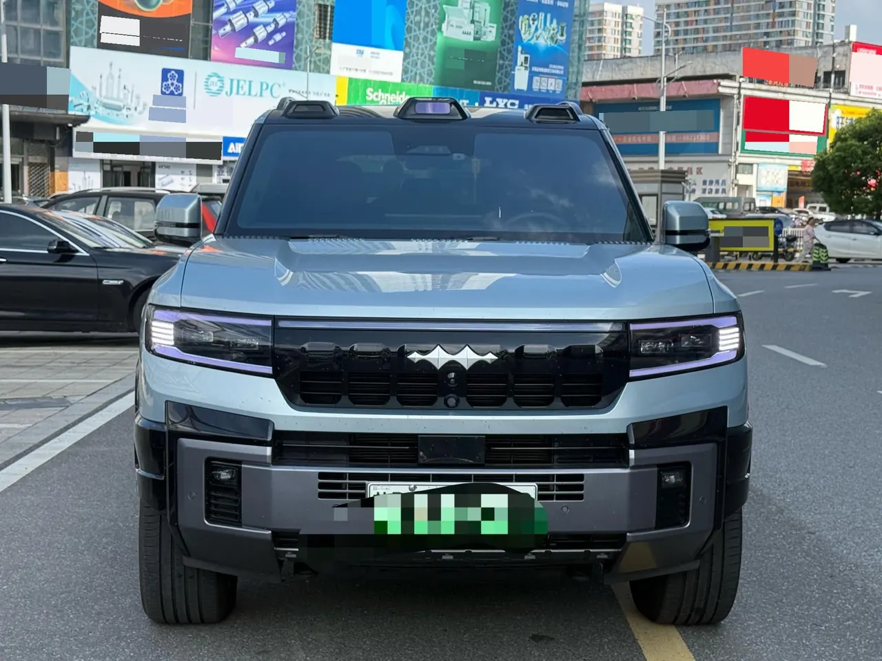 FangChengBao 2025 Leopard 8 2.0T Stepless Zhiyong Flagship Edition 7-seat Automatic Gear 2