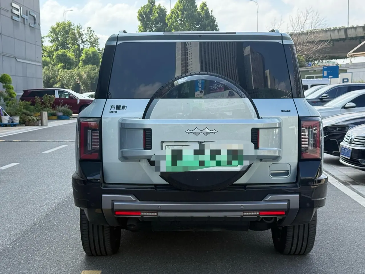FangChengBao 2025 Leopard 8 2.0T Stepless Zhiyong Flagship Edition 7-seat Automatic Gear 4