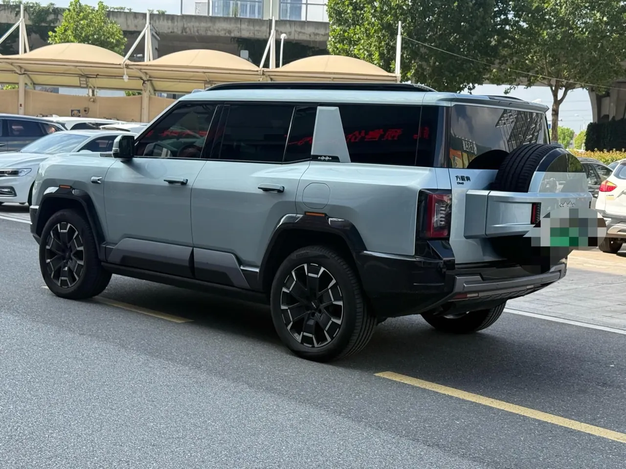 FangChengBao 2025 Leopard 8 2.0T Stepless Zhiyong Flagship Edition 7-seat Automatic Gear 6