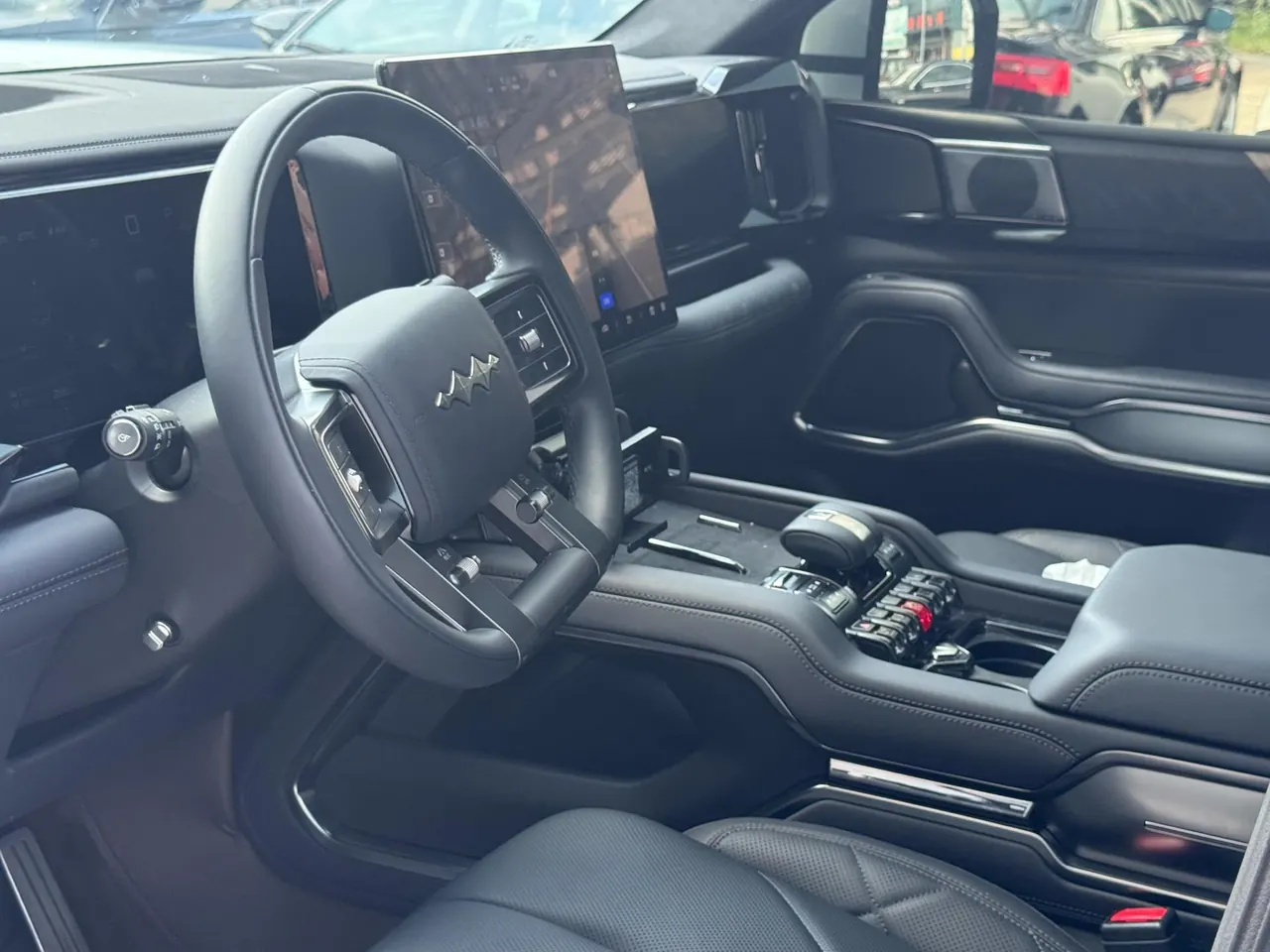FangChengBao 2025 Leopard 8 2.0T Stepless Zhiyong Flagship Edition 7-seat Automatic Gear 7