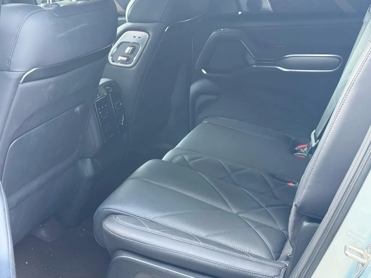 FangChengBao 2025 Leopard 8 2.0T Stepless Zhiyong Flagship Edition 7-seat Automatic Gear 9