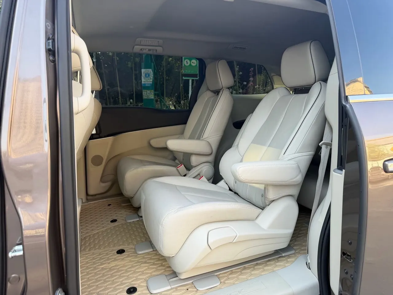Buick 2020 GL8 Land Business Class 2.0T 652T Luxury Automatic Gear 3