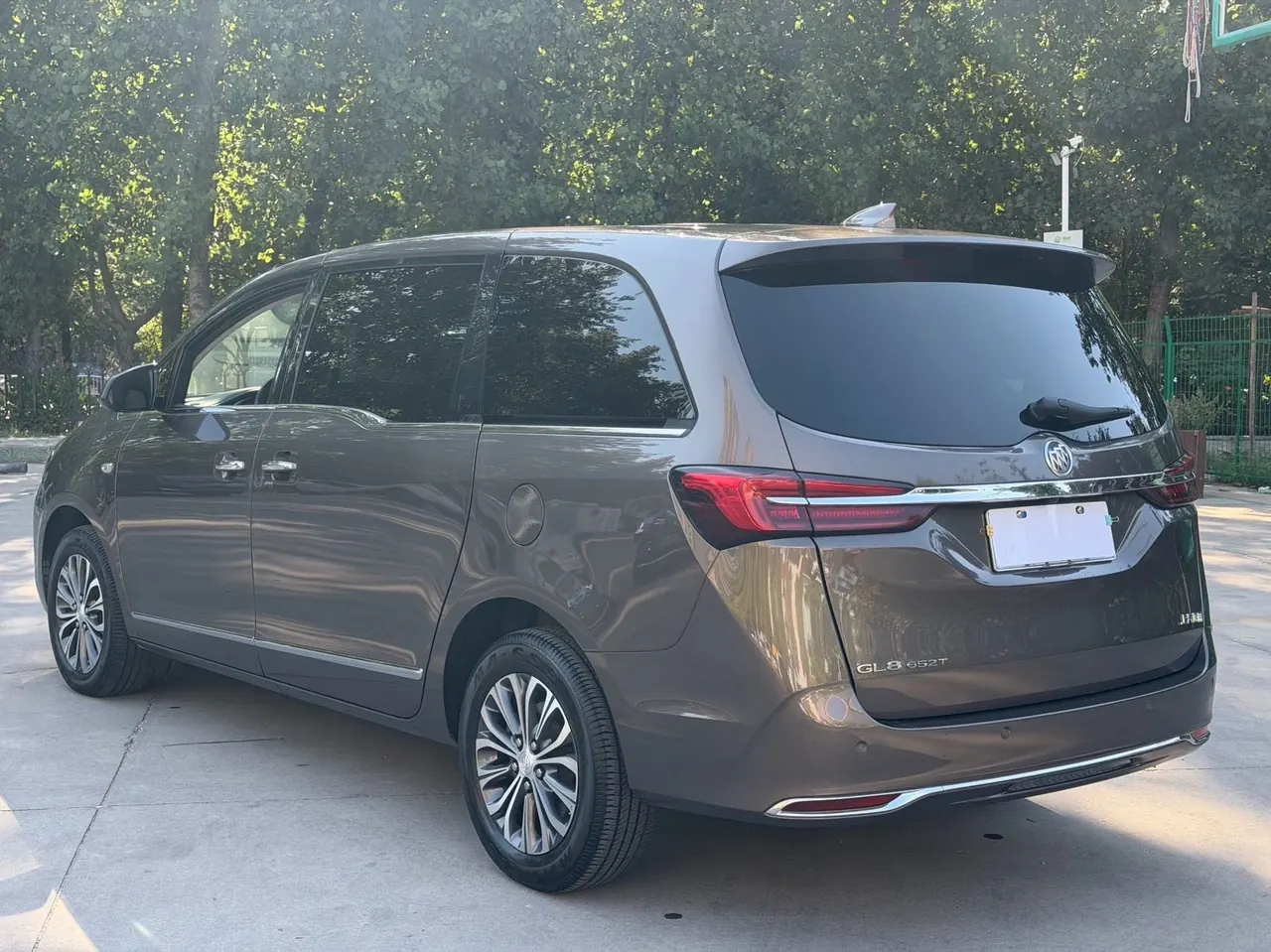 Buick 2020 GL8 Land Business Class 2.0T 652T Luxury Automatic Gear 9