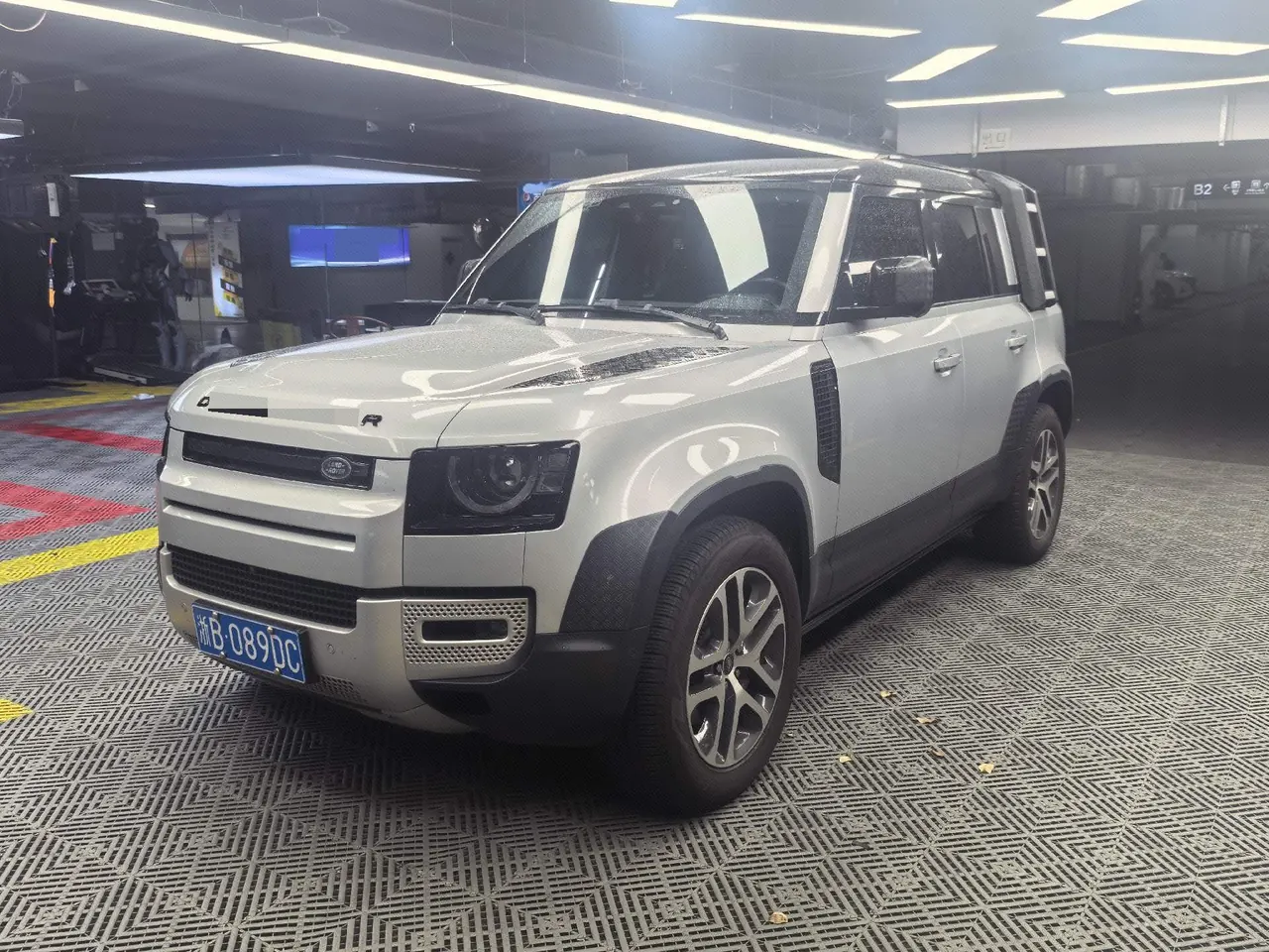 Open image lightbox: Land Rover Guard (Imported) 2022 Guard 110 48V 3.0T P400 Diablo Special Edition Automatic Gear