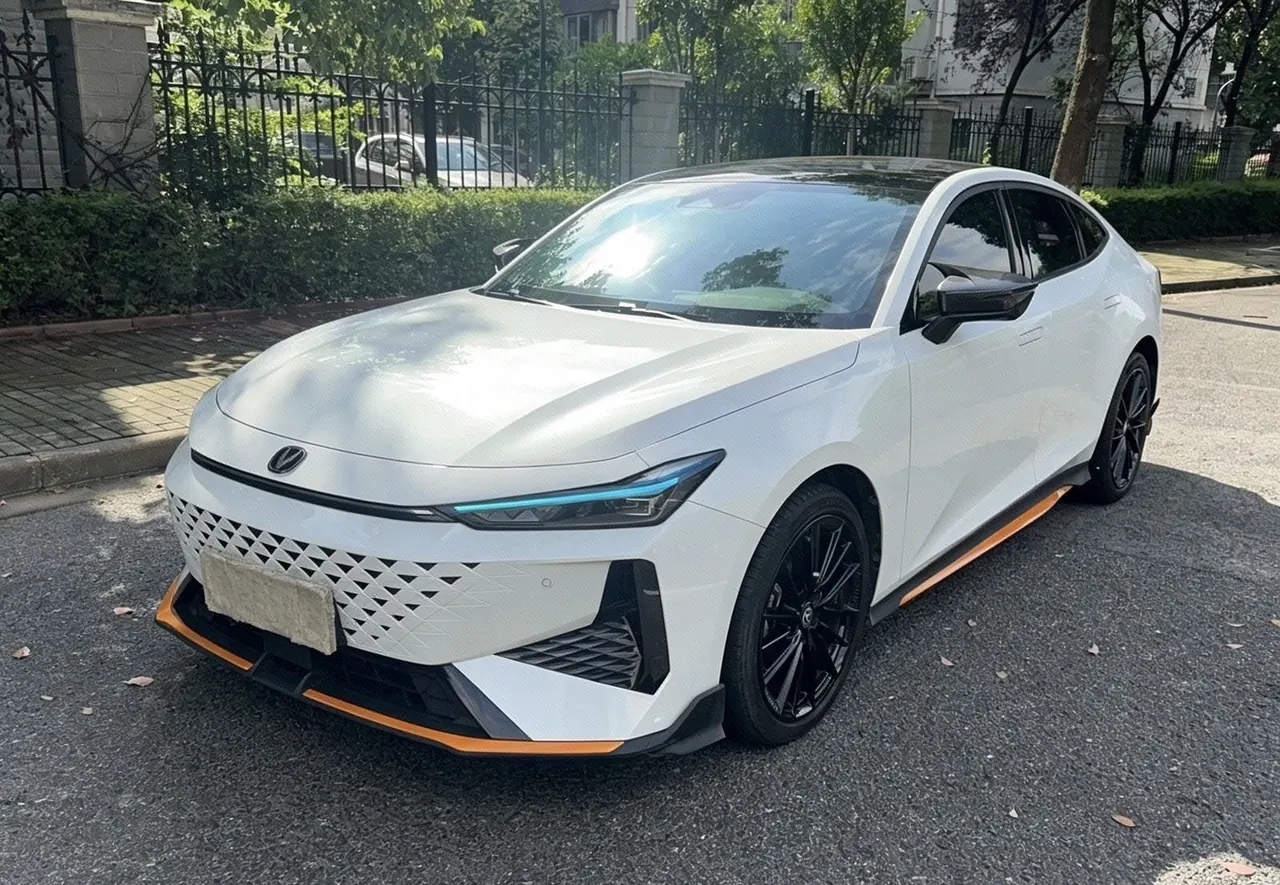 ChangAn 2024 UNI-V 1.5T Distinguished Sports Automatic - View 1