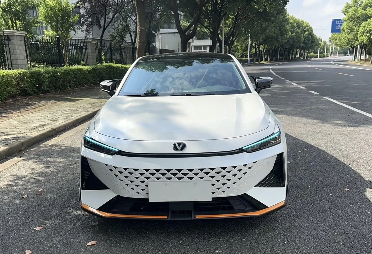 ChangAn 2024 UNI-V 1.5T Distinguished Sports Automatic 2