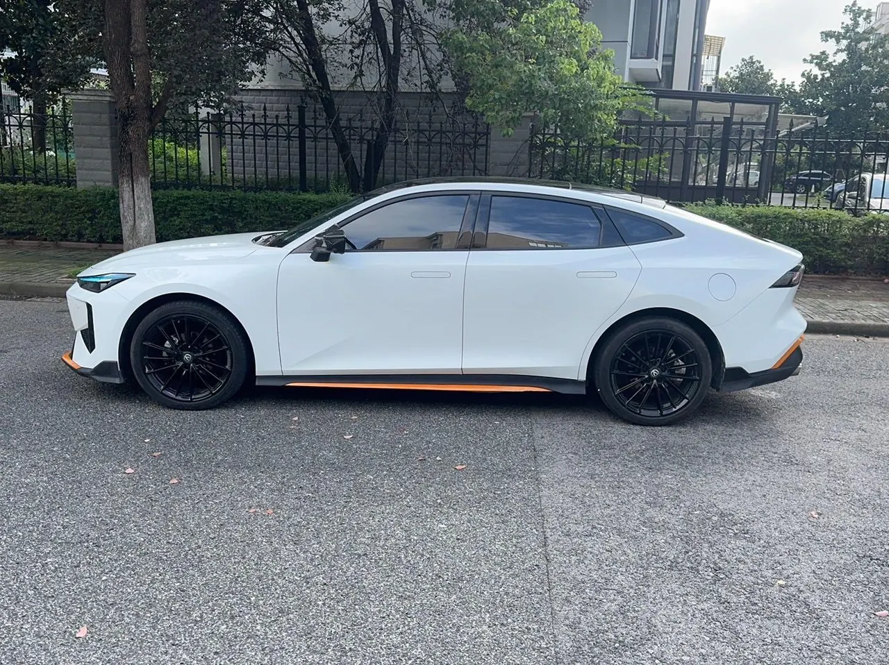 ChangAn 2024 UNI-V 1.5T Distinguished Sports Automatic 3