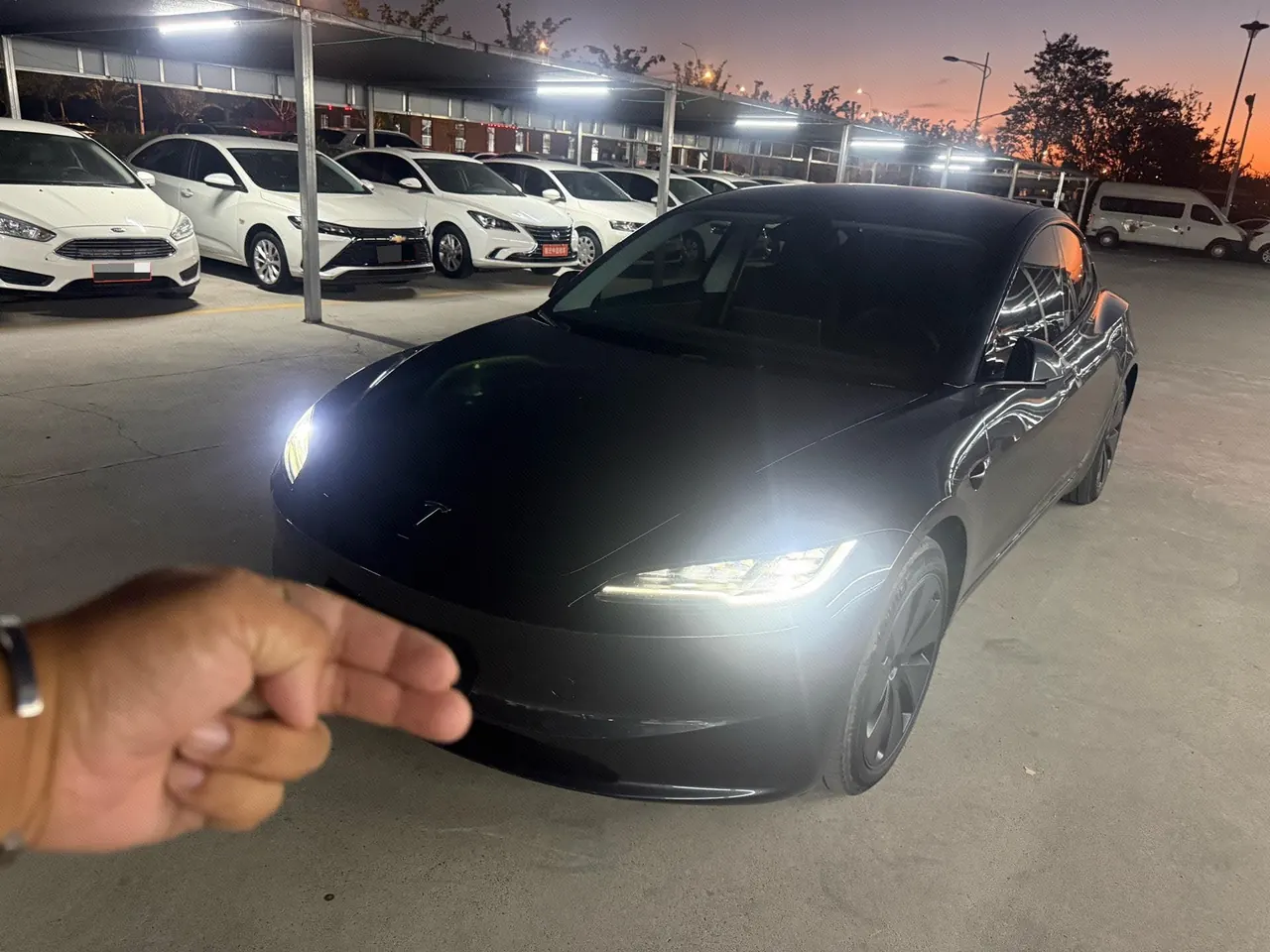 打开图片灯箱:Tesla 2023 Model 3 Long Endurance New Edition Dual Motor All-wheel Drive Automatic Transmission