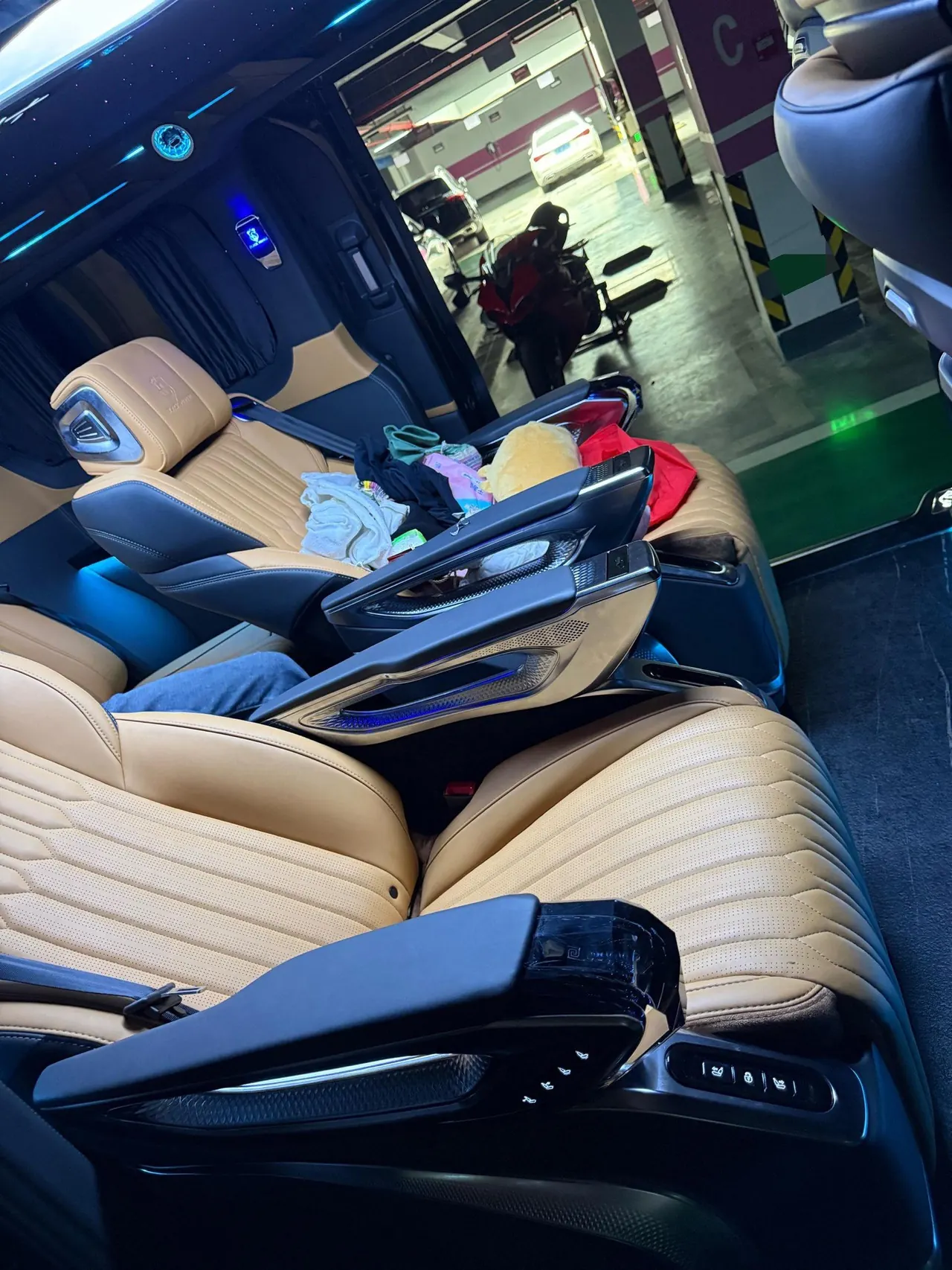 Ford 2024 Touruio 2.0T Zun Plus Edition Automatic Gear 5