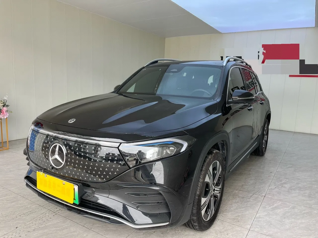 Mercedes Benz 2024 EQB 350 4MATIC EQB 350 4MATIC Automatic - View 1