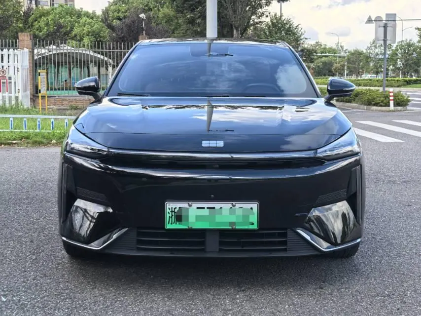 Geely Galaxy 2025 L6 EM-i 1.5 140km Discovery Edition Automatic Gear 2