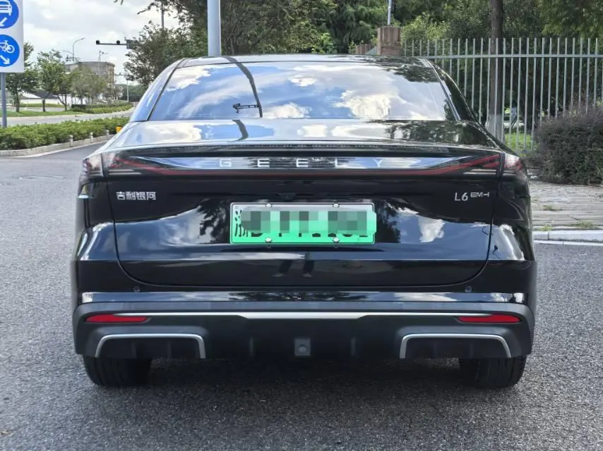 Geely Galaxy 2025 L6 EM-i 1.5 140km Discovery Edition Automatic Gear 5