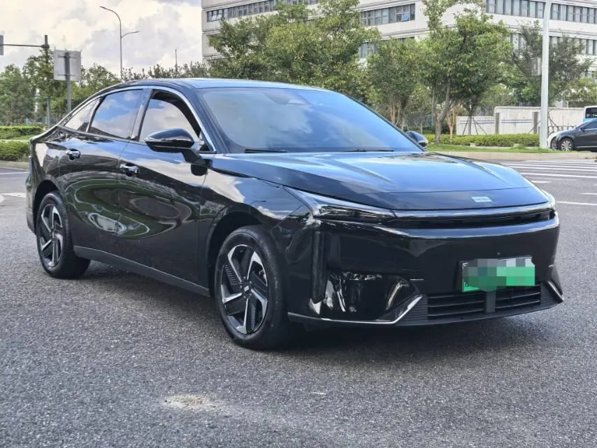 Geely Galaxy 2025 L6 EM-i 1.5 140km Discovery Edition Automatic Gear 6